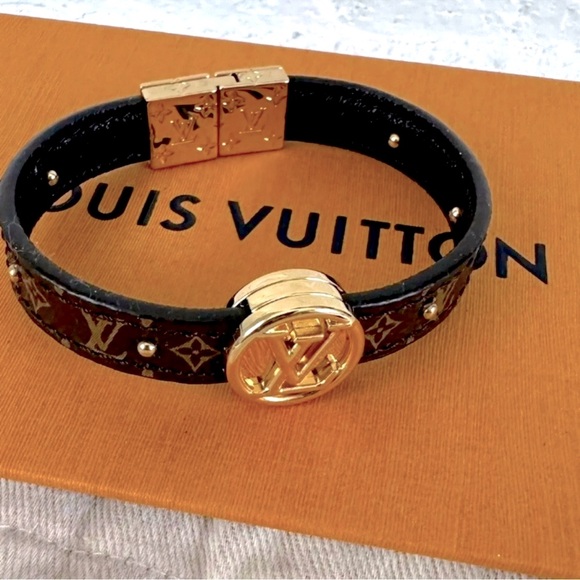 NEW Auth Louis VUITTON Bracelet LV Circle
Reversible Monogram + Receipt Sz 17 - Picture 4 of 8